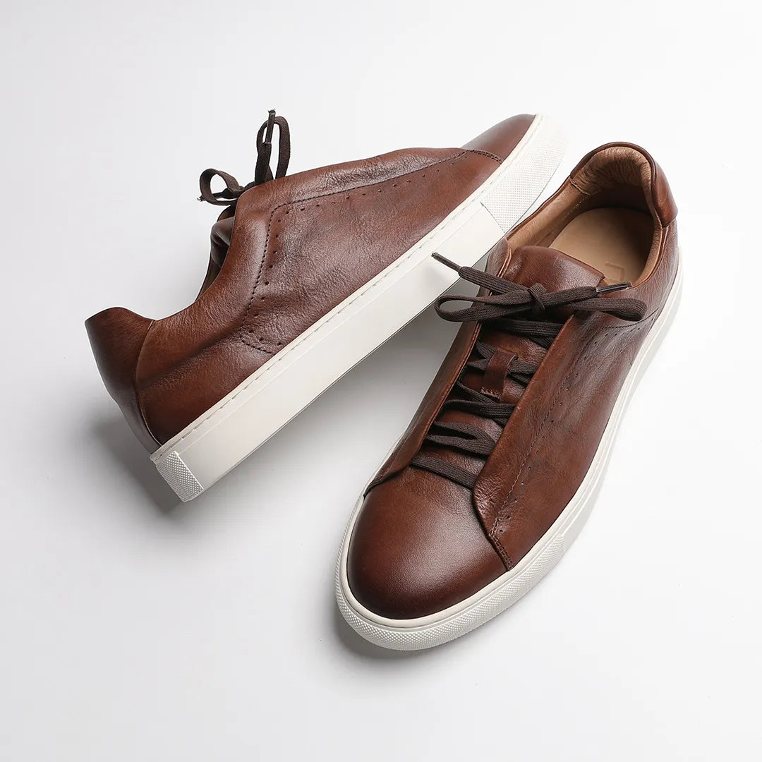 tenis de couro masculino, tenis couro masculino, tenis masculino de couro, tenis masculino, tênis couro masculino, tênis masculino de couro legítimo, tênis casual masculino couro, tênis de couro marrom masculino, tênis masculino couro confortável, tênis masculino elegante, tênis social masculino casual, tênis de couro premium, tênis couro legítimo masculino, tênis de couro com solado branco, tênis masculino couro estilo italiano, tênis marrom masculino, tênis masculino couro urbano, tênis masculino couro